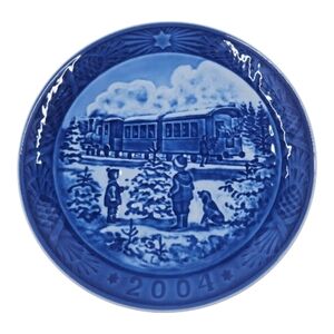 Royal Copenhagen 2004 Awaiting The Christmas Train Holiday Plate Boxed